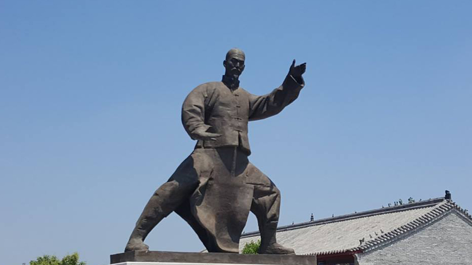 Photo statue TaiJi Quan Yongnian proportion dorée